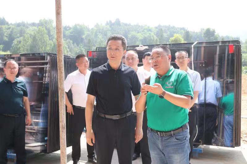 通江縣縣委書記李玉甫、縣委副書記、縣長譚青松率隊來公司調研