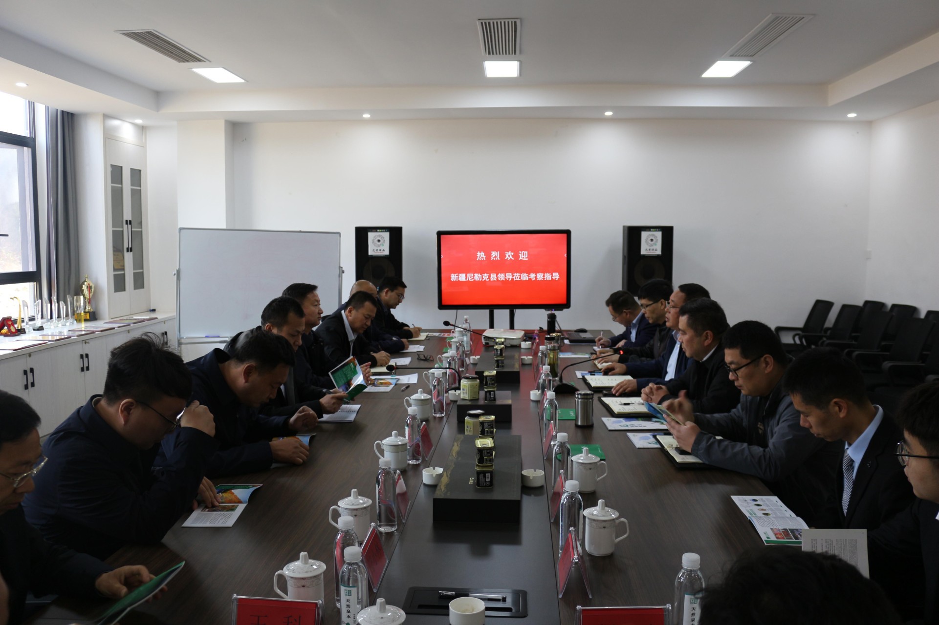 新疆尼勒克縣移三泰常委、常務副縣長等一行蒞臨我公司考察指導