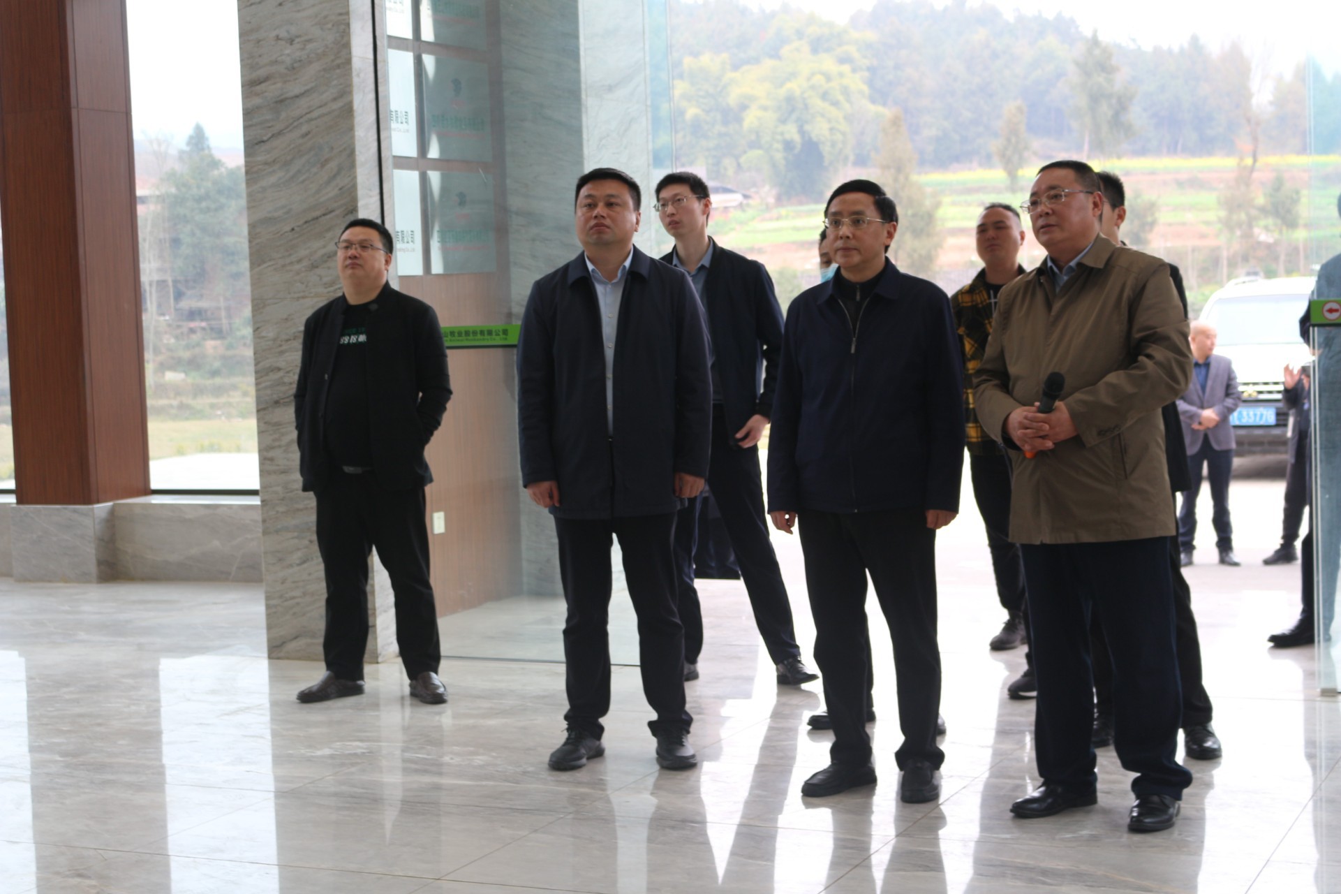 巴中市委喻在崗副書記等領導一行視察我公司